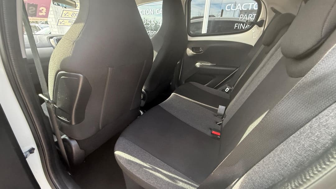 Car Image 18