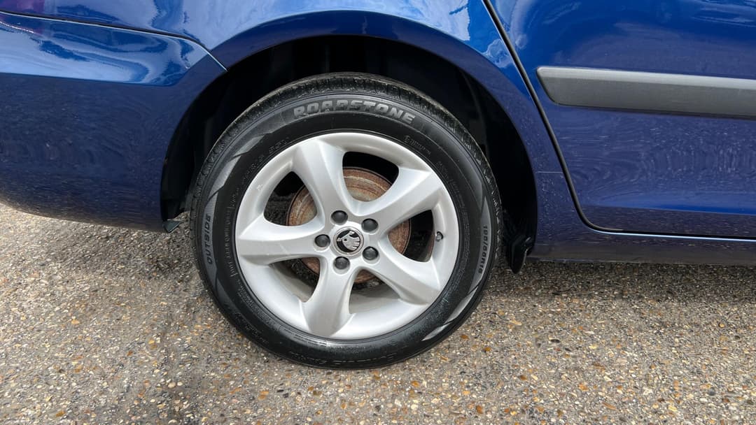 Car Image 21