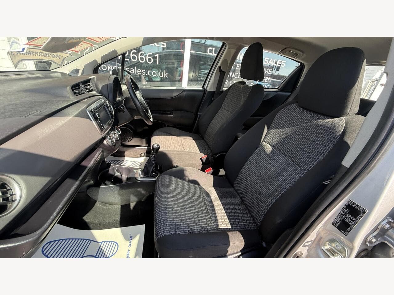 Toyota Yaris thumbnail 15