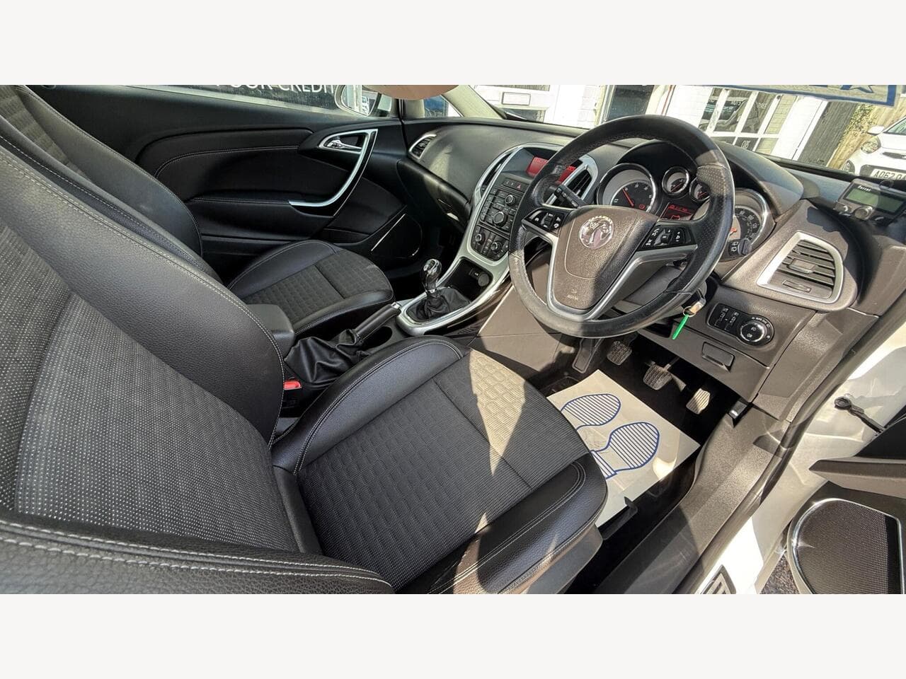 Vauxhall Astra GTC thumbnail 9