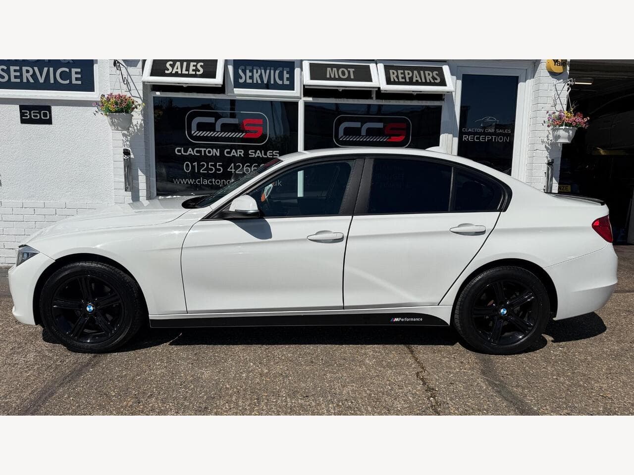 BMW 3 Series thumbnail 4