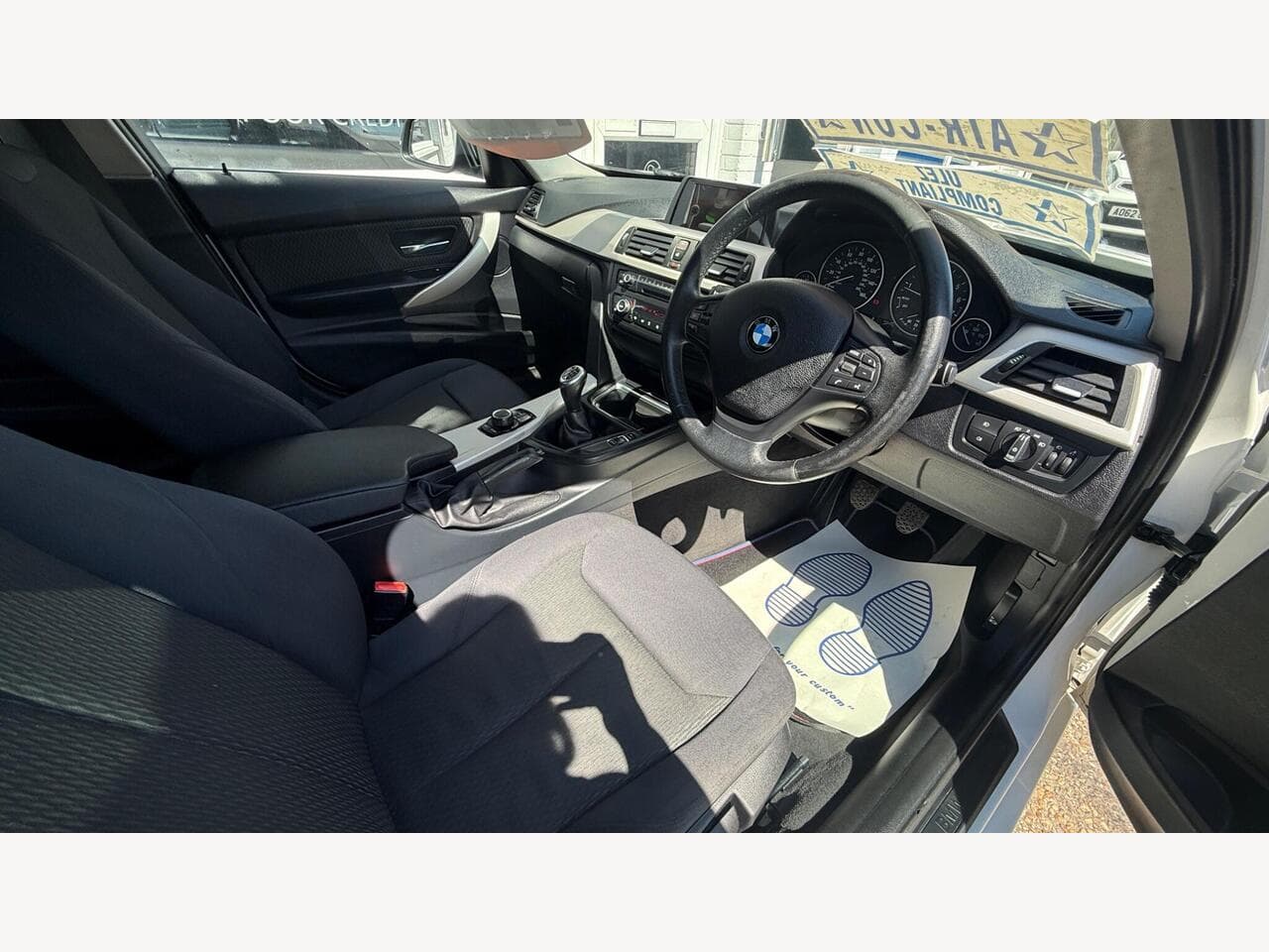 BMW 3 Series thumbnail 8