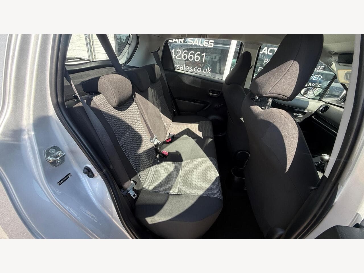 Toyota Yaris thumbnail 12