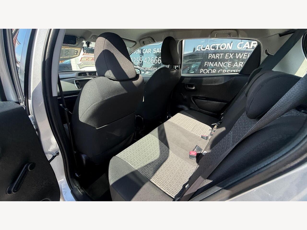 Toyota Yaris thumbnail 18