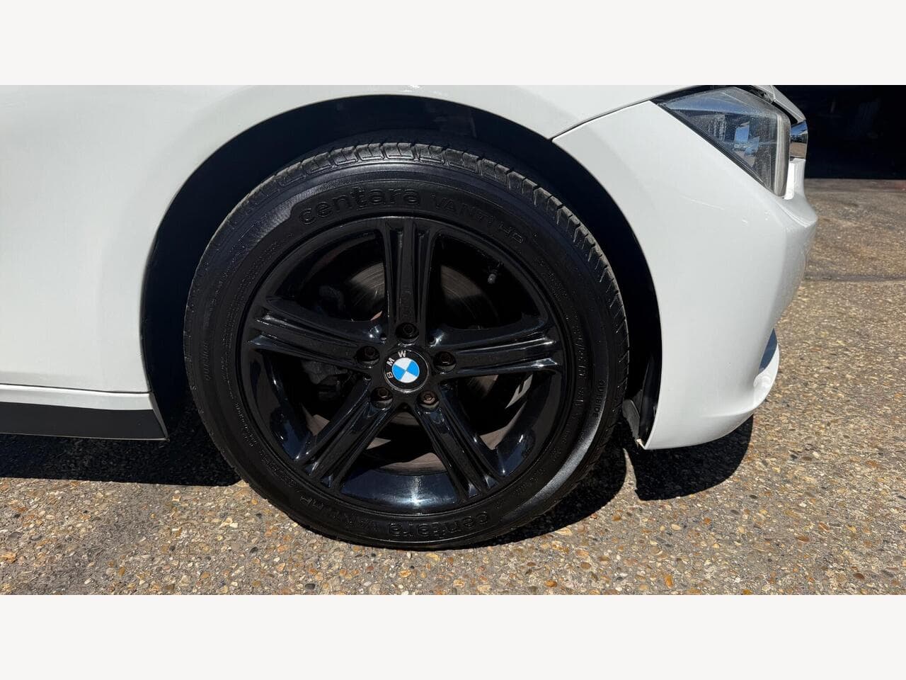 BMW 3 Series thumbnail 21