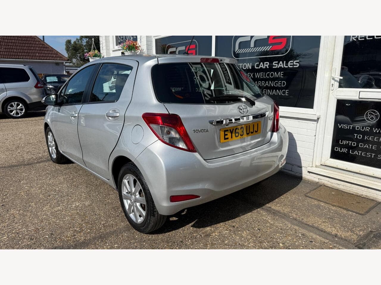 Toyota Yaris thumbnail 5