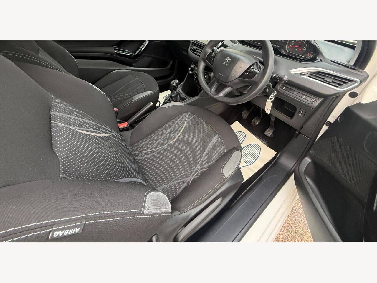 Peugeot 208 thumbnail 9