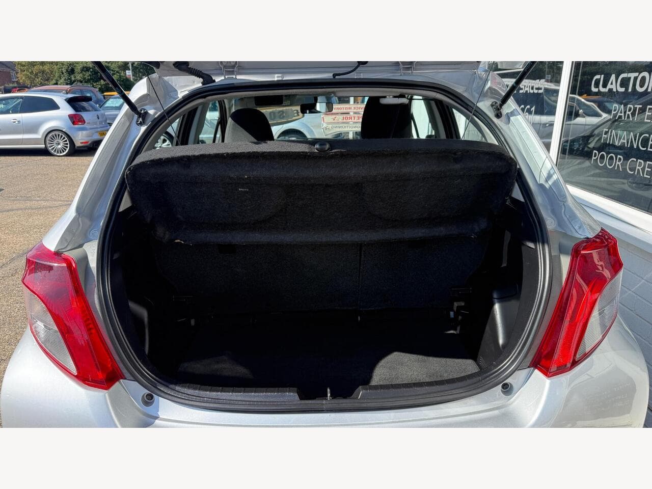 Toyota Yaris thumbnail 14