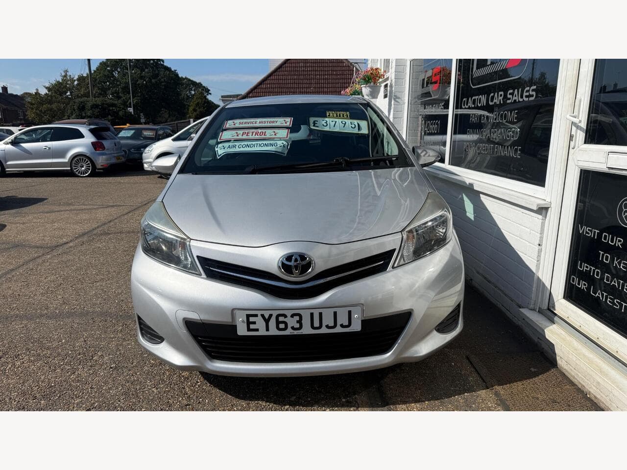 Toyota Yaris thumbnail 2