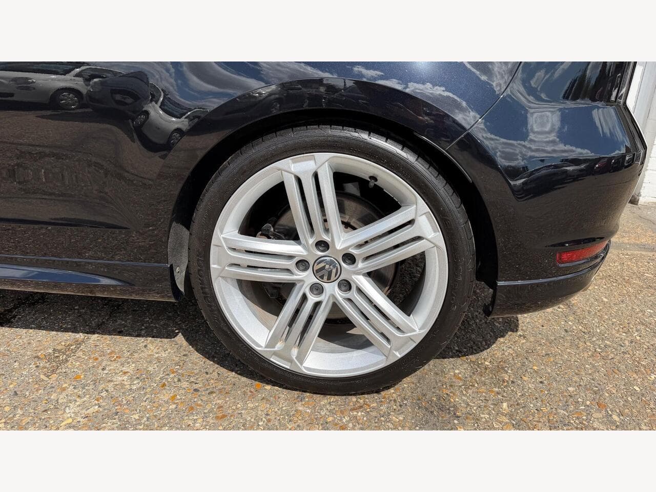 Volkswagen Golf thumbnail 17