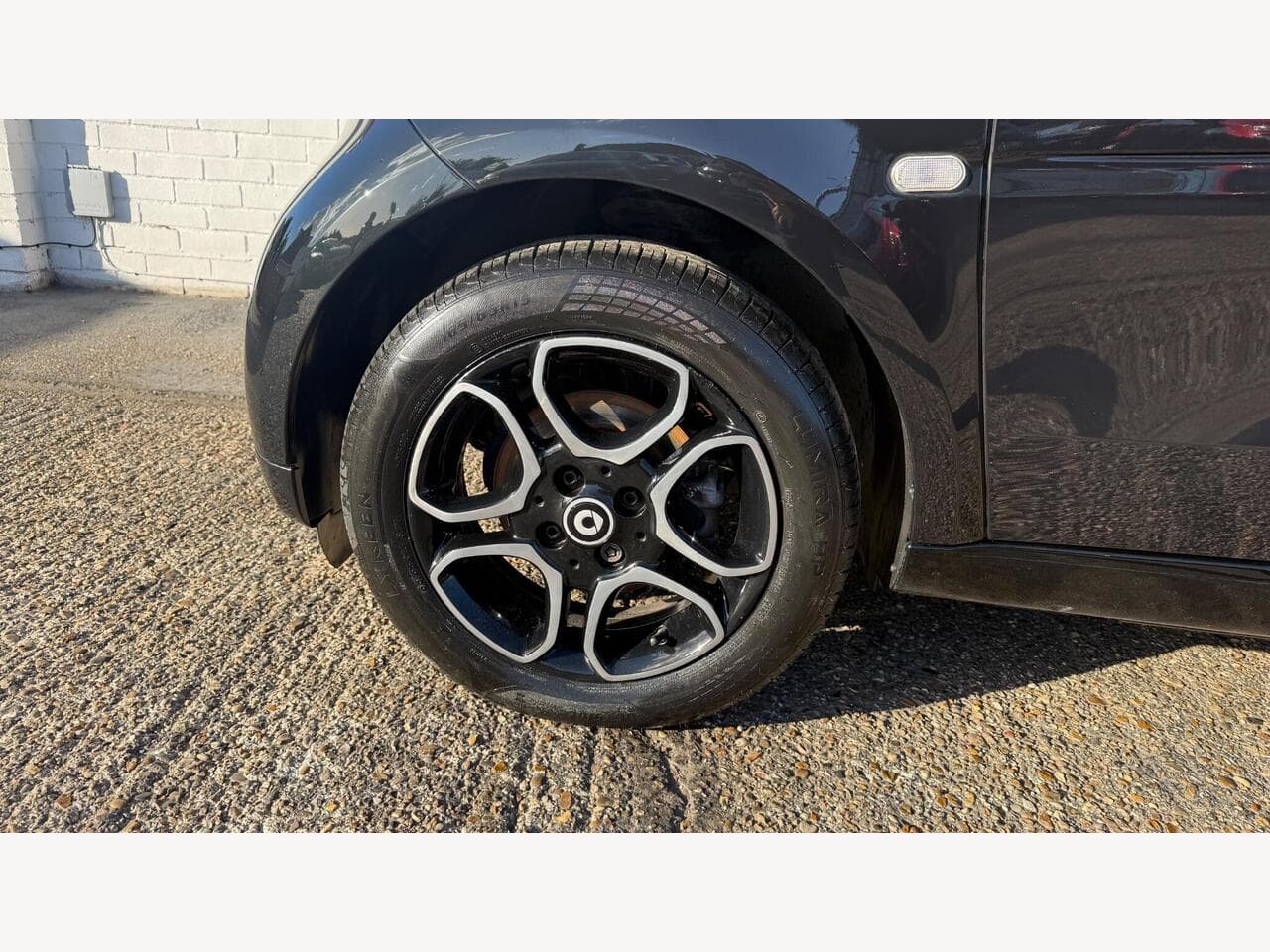 Smart fortwo thumbnail 16