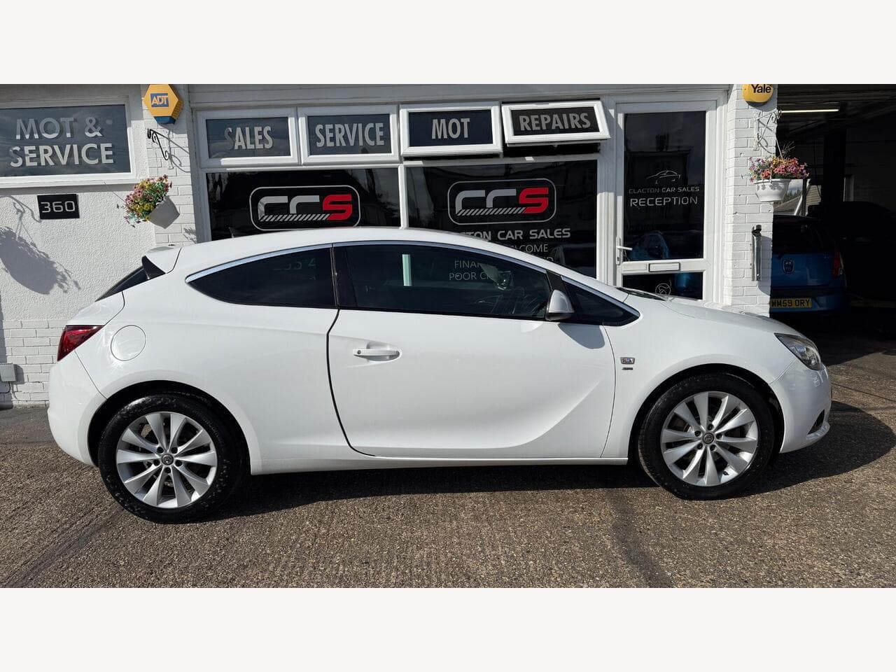 Vauxhall Astra GTC thumbnail 8