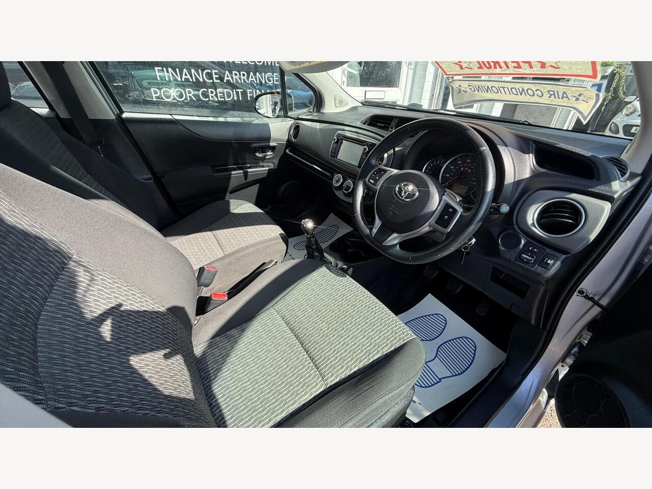 Toyota Yaris thumbnail 9