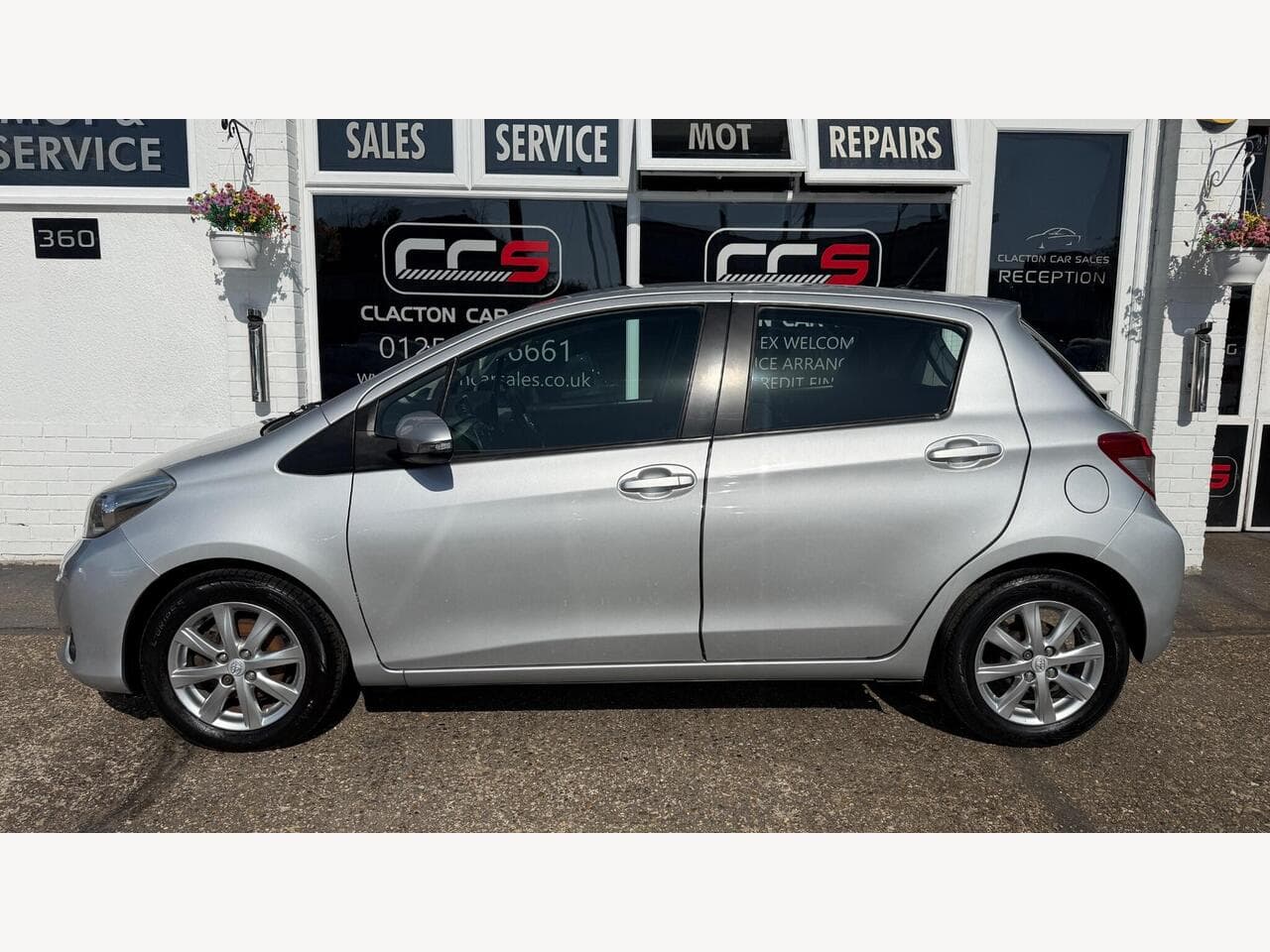 Toyota Yaris thumbnail 4