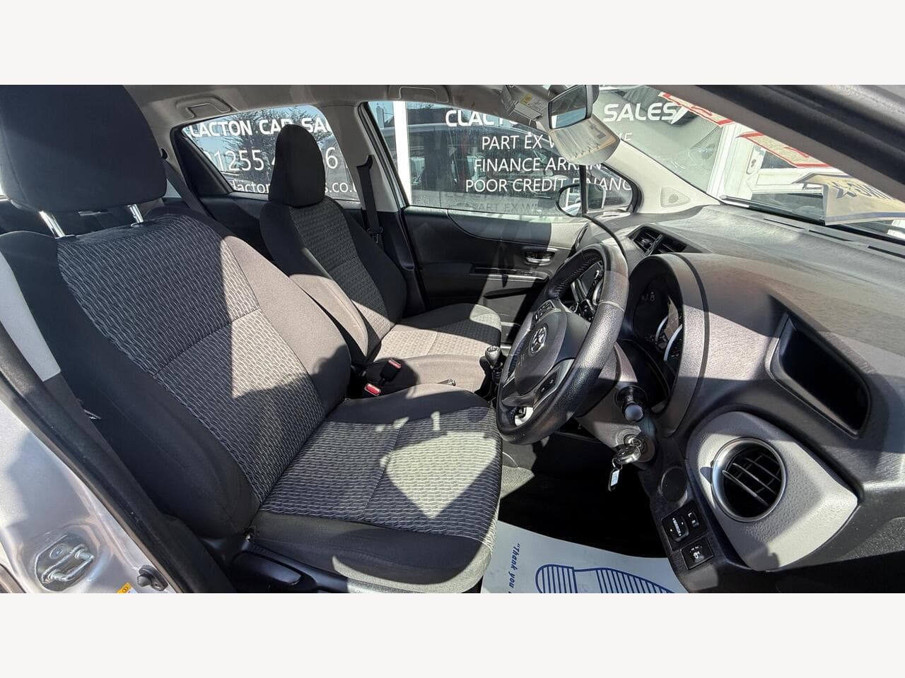 Toyota Yaris thumbnail 10