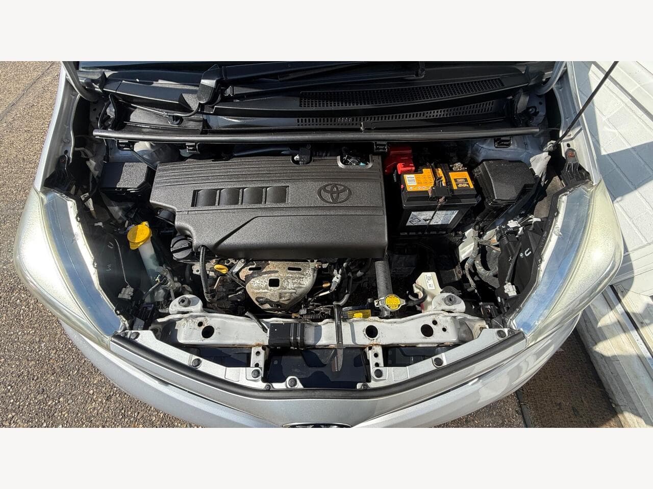 Toyota Yaris thumbnail 13