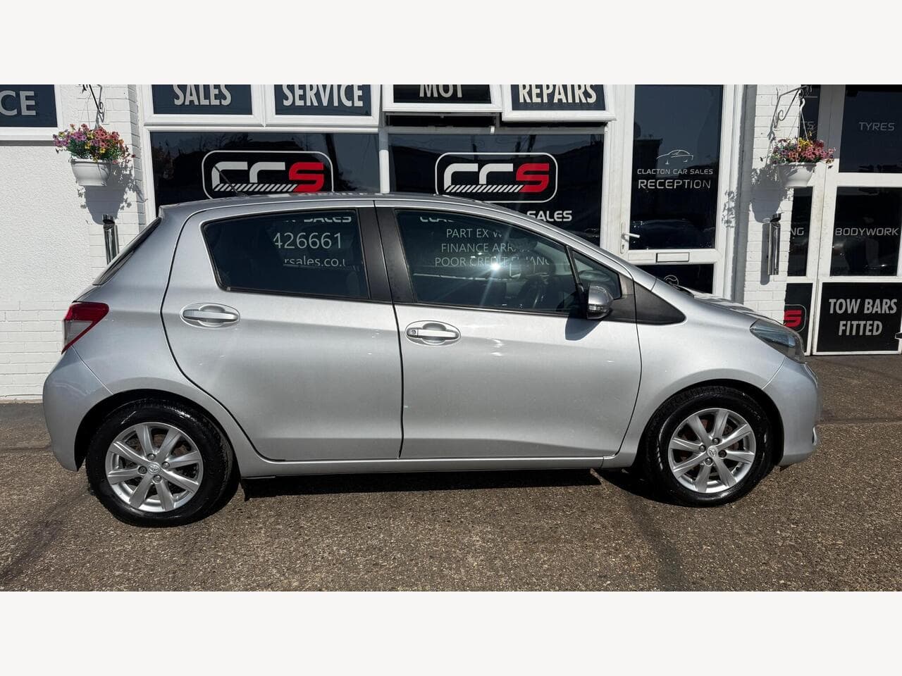 Toyota Yaris thumbnail 8