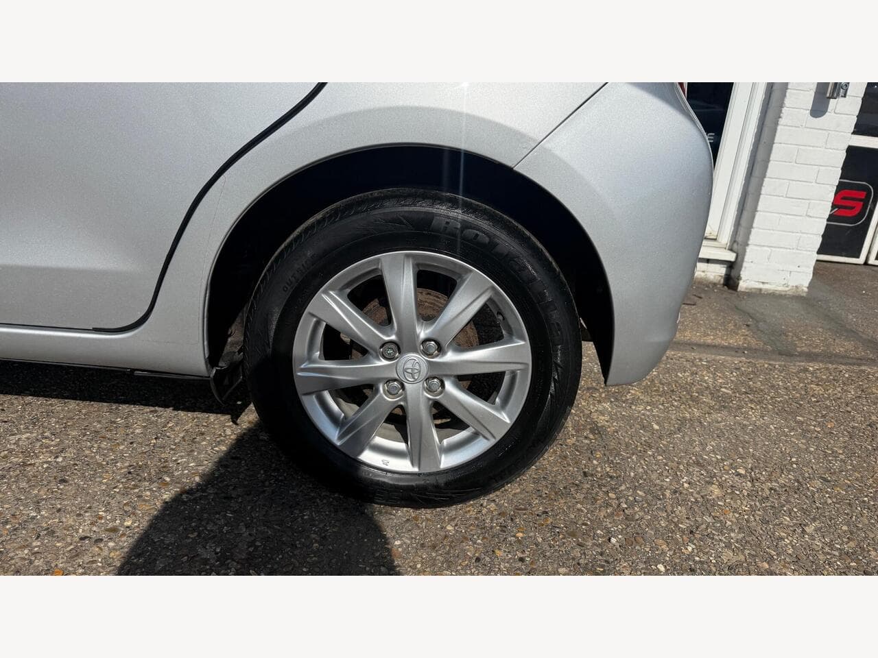 Toyota Yaris thumbnail 19