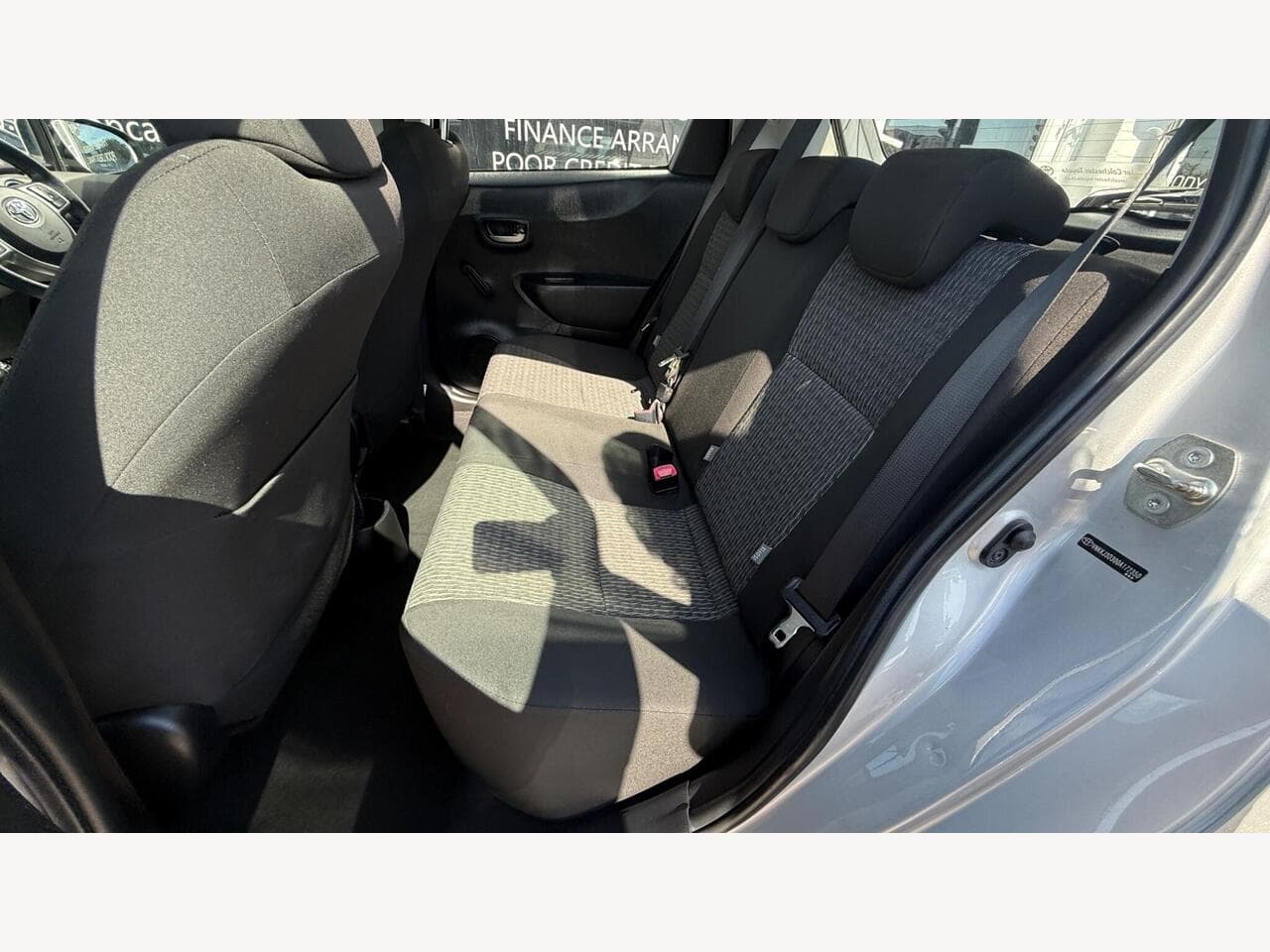 Toyota Yaris thumbnail 17