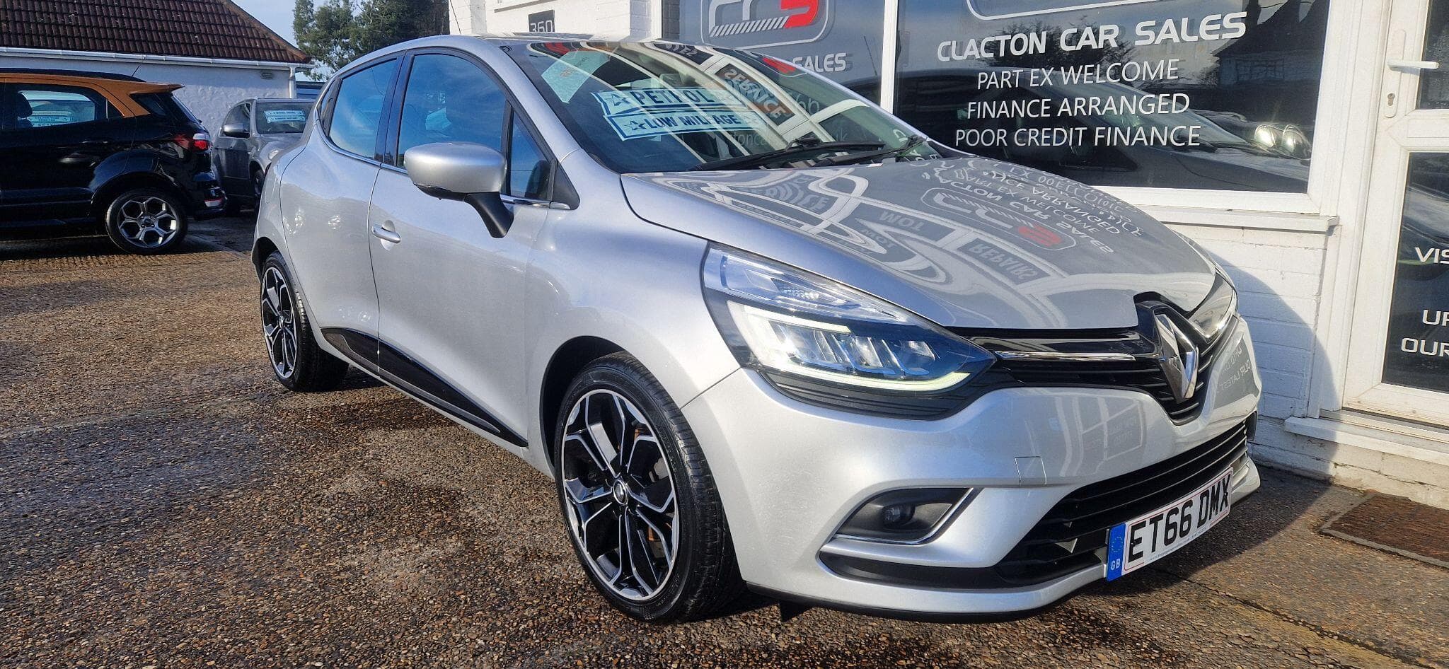 2016 Renault Clio - Image 1