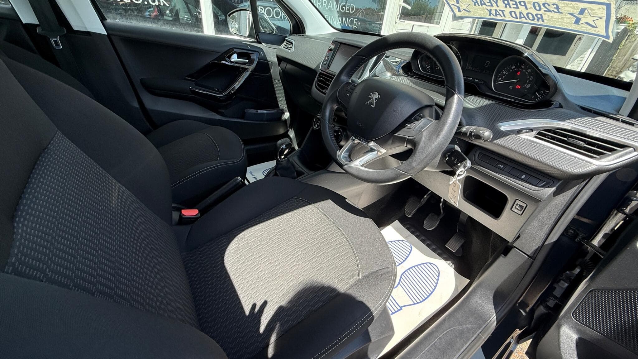 2017 Peugeot 208 - Image 9