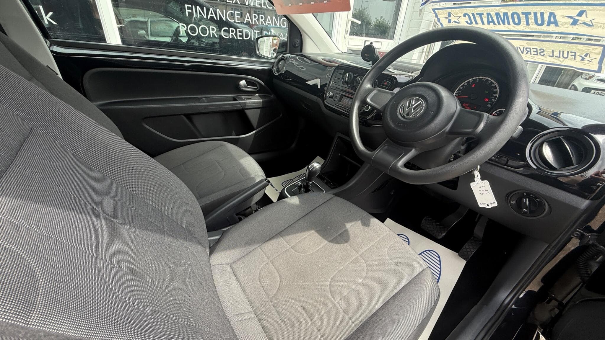 2014 Volkswagen up! - Image 9